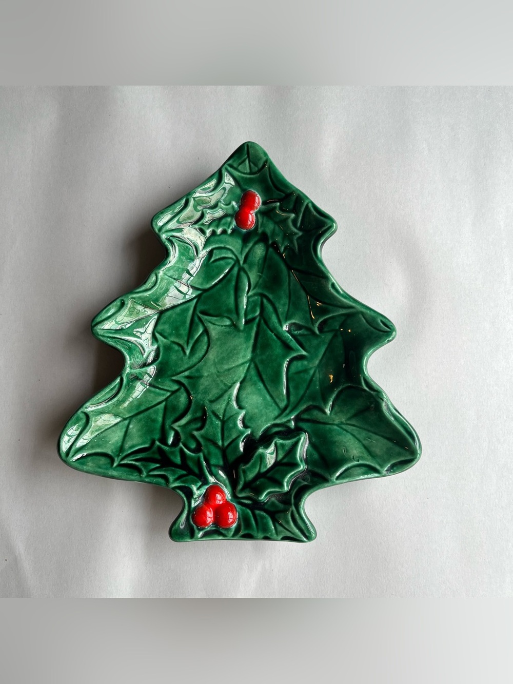 Vintage Lefton Green Ceramic Holly Berry Christmas Tree Dish 7.5x6.5”
